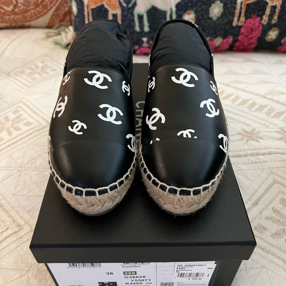 BNIB SIZE 36 black and white cc espadrilles